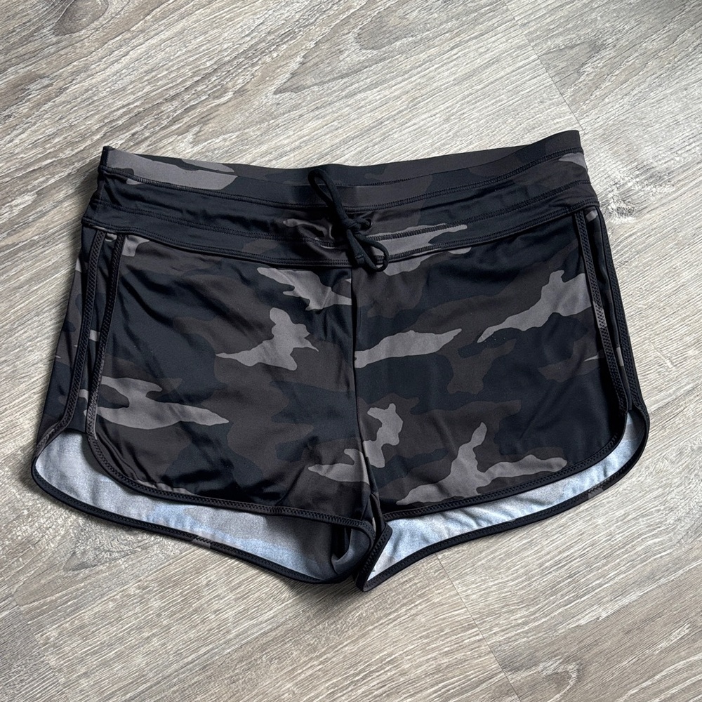 Athleta Camo Black Women's Shorts